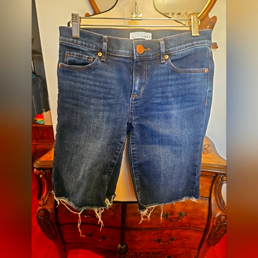 Loft XS Frayed Boyfriend Dark Wash Jean Shorts